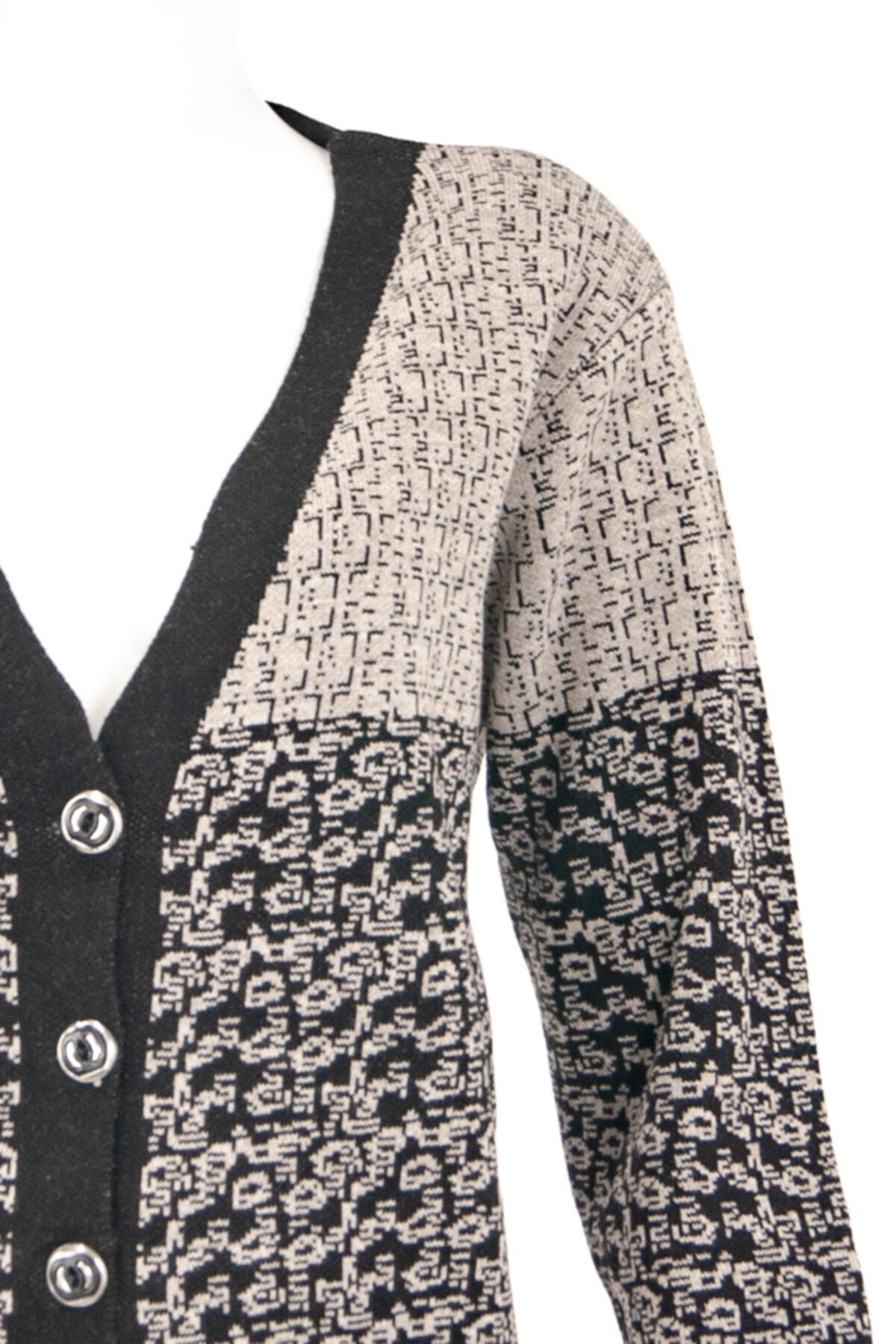 Kadın Bej Kışlık Motifli Çift Cepli Önü Düğmeli Normal Kesim Likralı Yünlü Kumaş Anne Hırka